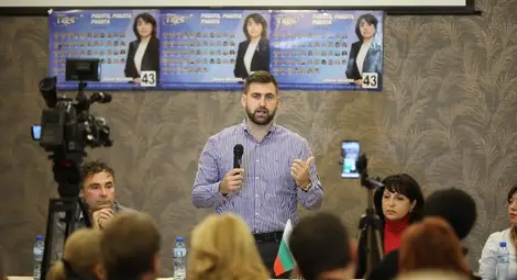 Кандидатът на ГЕРБ за кмет на Русе инж. Диана Иванова: В неделя ще решим дали искаме да дръпнем ръчната спирачка на Русе или да продължим с по-висока скорост напред Кандидатът на ГЕРБ за кмет на Русе инж. Диана Иванова: В неделя ще решим дали искаме да дръпнем ръчната спирачка на Русе или да продължим с по-висока скорост напред