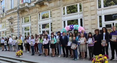 Милков към отличниците на Русе: Високите оценки не са самоцел, а път към възможности