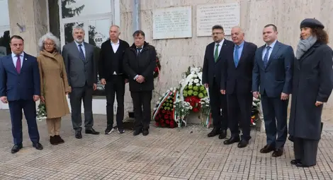 Делегация от България почете свързани с Освобождението на България места в румънския град Гюргево. Инициативата е свързана с предстоящото отбелязване на 150 години от Априлското въстание Делегация от България почете свързани с Освобождението на България места в румънския град Гюргево. Инициативата е свързана с предстоящото отбелязване на 150 години от Априлското въстание