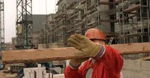 Работа на черно остави работник без око, без обезщетение и с кредит за операция