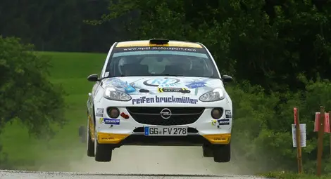 Opel ADAM R2 превзема европейската рали сцена