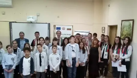 Клуб &bdquo;Съхрани българското&ldquo; в СУ &bdquo; Възраждане&ldquo; отбеляза Деня на народните будители