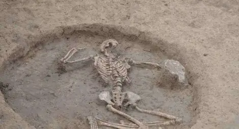 Погребения от четири епохи разкрива некрополът край Мартен