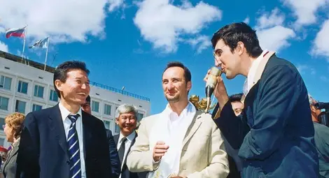 Тоалетната война, която превърна двама приятели в доживотни врагове