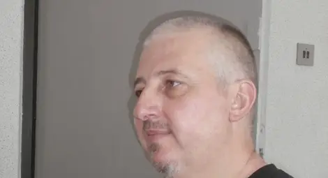 Русенски художник прави лули от торфен дъб на 5000 години