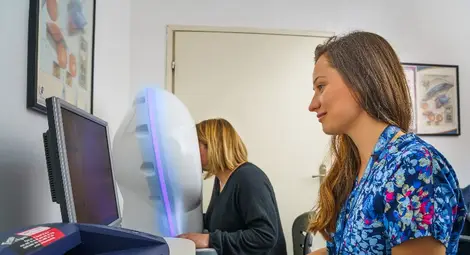 Д-р Емил Миланов: Новия скенер на окото и аргоновият лазер гарантират прецизна диагностика и лечение Д-р Емил Миланов: Новия скенер на окото и аргоновият лазер гарантират прецизна диагностика и лечение