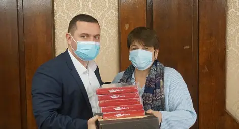 Деца от социални услуги получиха технически средства от Община Русе