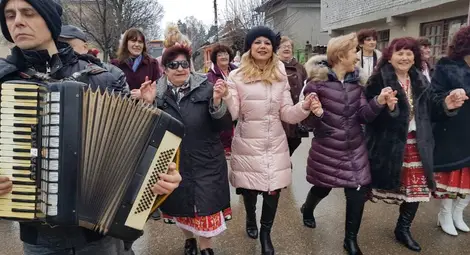 20-килограмова торта и два дни тържества за Бабинден в Николово 20-килограмова торта и два дни тържества за Бабинден в Николово