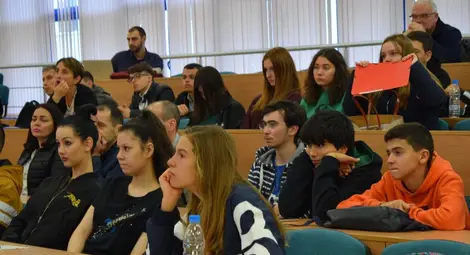 Касиери, шофьори, библиотекари...  НАЗАД! НАПРЕД да излязат анализаторите на данни!