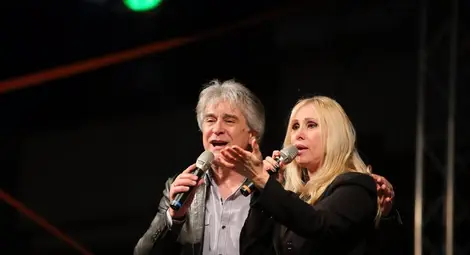 Стотици пяха и танцуваха на площада с Орлин Горанов и Кристина Димитрова