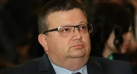 КТБ влиза в съда до 20 юли, обеща Цацаров