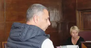 Еднакви фамилии на заседател и свидетели върна в началото делото за обира на Пощенска банка