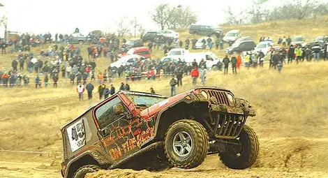 Стотици конски сили срещу калта и законите на физиката в Средна кула