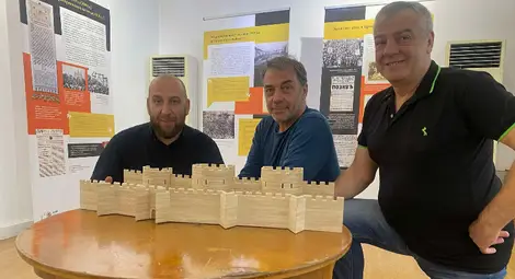 Авторът на макета на средновековния град Червен дари на музея в Русе макет на Кале Широково Авторът на макета на средновековния град Червен дари на музея в Русе макет на Кале Широково