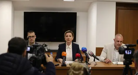 Четирима от ветовски клан за телефонни измами и пети съучастник задържани за удар в Гърция