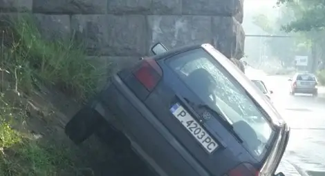 23-годишен махмурлия нацели колоната на жп мост