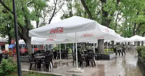 Дъждът помрачи рестарта на русенските заведения