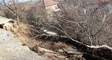 Частично бедствено положение във Ветово след свлачището