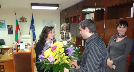 Цветя и благопожелания обсипаха рожденичката Айлян Карамехмедова