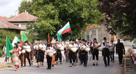 Гайдарски оркестър откри деветия Комитски събор в Червена вода