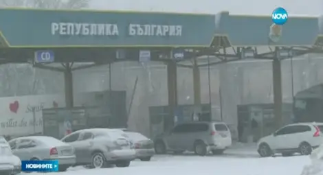 Затвориха &bdquo;Дунав мост&rdquo; за камиони заради снега