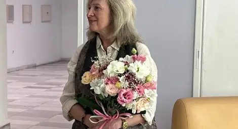 Елена Великова