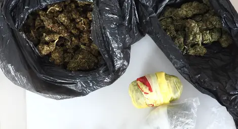 Трима задържани с голямо количество наркотици в Русе Трима задържани с голямо количество наркотици в Русе