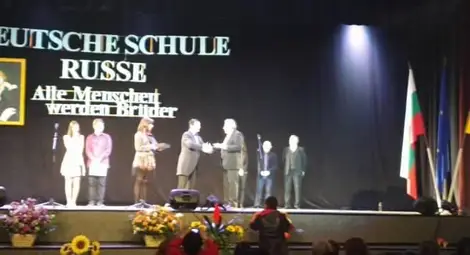 Васил Петров пя на юбилея си за децата на Русе