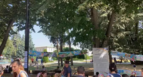 Областният информационен център награди най-добрите рисунки в конкурса „Европа подкрепя Русе“ Областният информационен център награди най-добрите рисунки в конкурса „Европа подкрепя Русе“