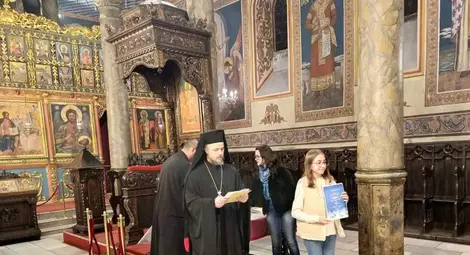 Епископ Макарий награди победителите в конкурса „Роди се Спасител - Христос“ Епископ Макарий награди победителите в конкурса „Роди се Спасител - Христос“