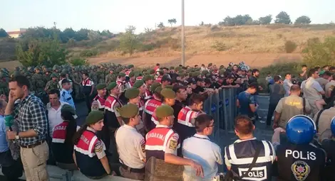 Хиляди бежанци се връщат в Сирия за Курбан байрама