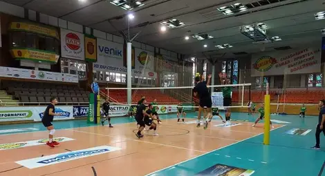 Волейболният &bdquo;Дунав&ldquo; загуби, но игра добре в контролите в Добрич
