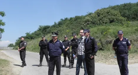 Въстаналият Гърмен поиска изселване на незаконно пребиваващите роми /галерия/