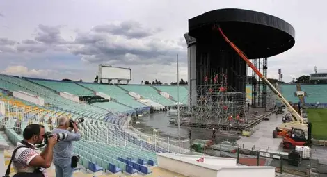 Строят Стената, която Роджър Уотърс утре ще събори /галерия/