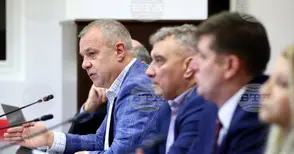 Изкуственият интелект няма да замени хората, но тези, които го използват, ще заменят другите, които не го използват, каза Емил Кошлуков