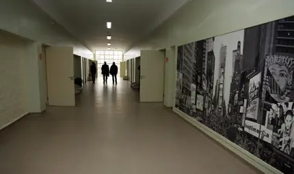 Учителка отглежда 10 деца от бедни семейства