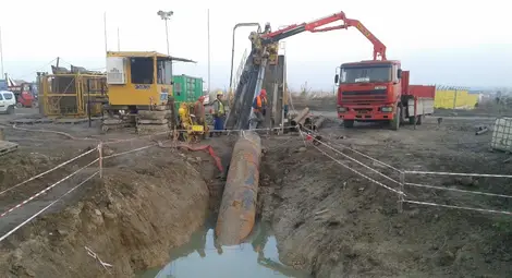 Рибари пречат на работата по газопровода под Дунав