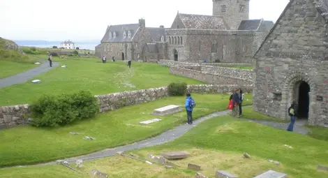 Поклонници от цял свят прииждат  на острова на свети Колумба