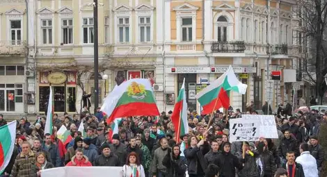 Над 2000 души излязоха на мирен граждански протест в Русе /галерия/