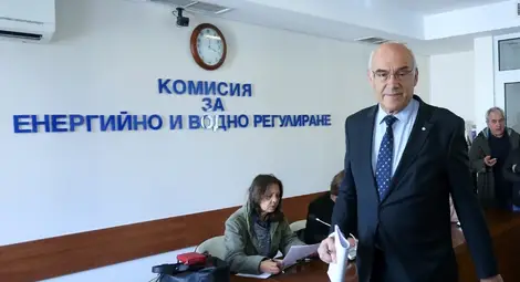 Парното и топлата вода поевтиняват с 14% от юли