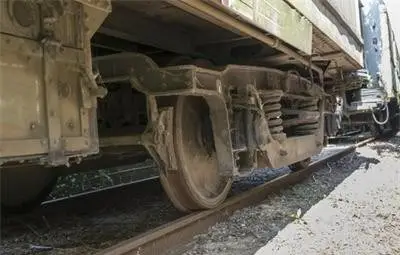 Товарен влак дерайлира в района на Пирдоп Товарен влак дерайлира в района на Пирдоп