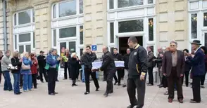 Последни аплодисменти за Стайко  прозвучаха пред Доходното здание