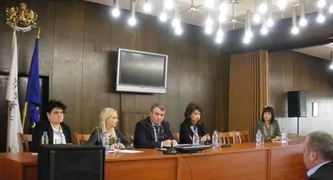 Областният управител на област Русе осигурява заетост на 164 лица наети по проекти и програми към Оперативна програма &bdquo;Развитие на човешките ресурси&rdquo;.