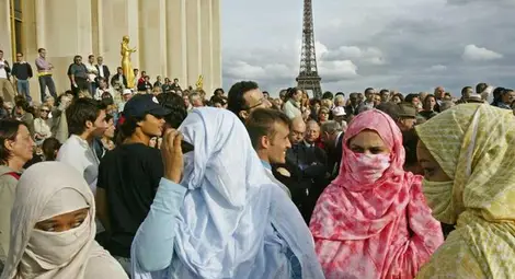 Три мюсюлманки и тяхната битка срещу забрадките