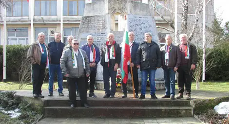 С камбанен звън и тържественост почетоха Трети март в община Ценово