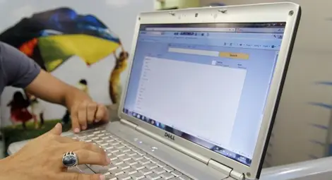 Американец иска да се жени за лаптопа си Американец иска да се жени за лаптопа си