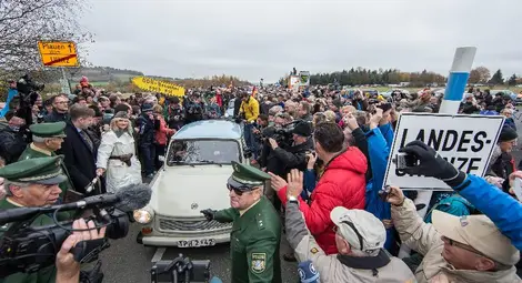 И трабанти почетоха рухването на Берлинската стена 