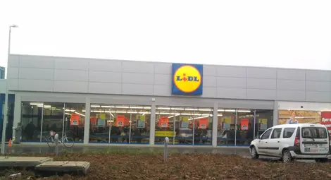 Абонат на Второ районно хванат с крадени стоки на изхода на "Лидл" в Русе