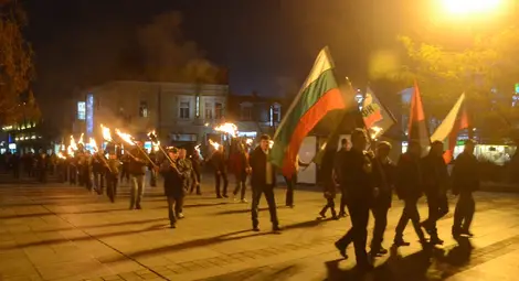 С факли родолюбци припомниха  трагичния Ньойски диктат