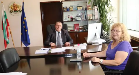 Областният управител Борислав Българинов и председателката на РИК Милена Хинкова обсъдиха предстоящите избори.  Снимка: ОА